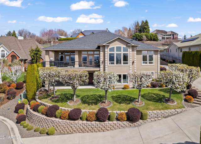 Property at 617 N 65th Ave, Yakima, WA 98908, 5 beds, 4 baths