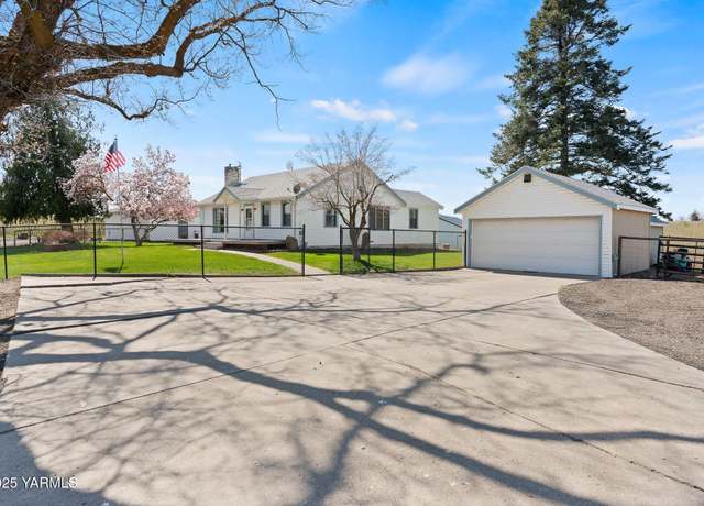 Property at 220 Dickerman Ln, Selah, WA 98942, 4 beds, 2 baths