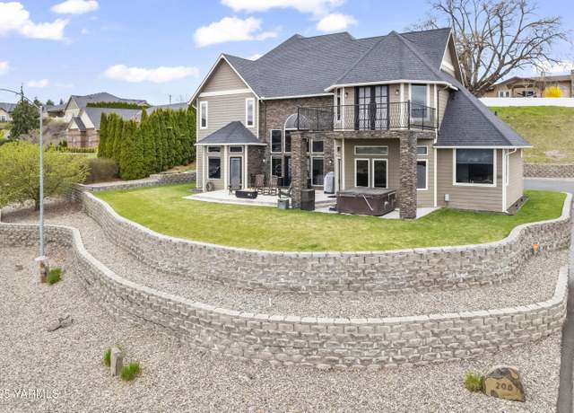 Property at 200 Heritage Hills Dr, Selah, WA 98942, 4 beds, 3 baths