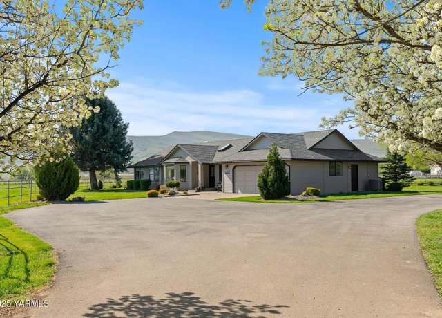 Property at 6920 Baggarley Dr, Yakima, WA 98903, 3 beds, 2.5 baths