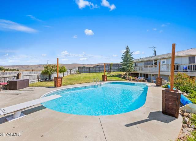 Property at 511 E Pine Hollow Rd, Yakima, WA 98903, 5 beds, 3 baths
