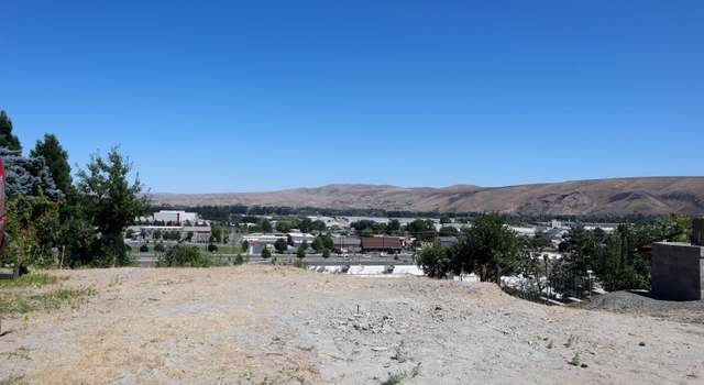 Photo of 405 N 4th St, Selah, WA 98942