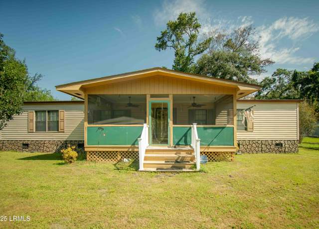 Property at 135 Joppa Rd, Beaufort, SC 29906, 3 beds, 2 baths