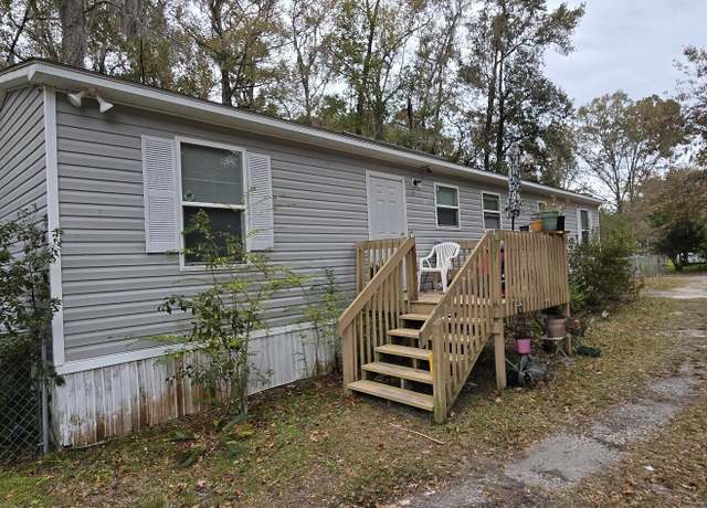 Property at 3307 Powell Dr, Beaufort, SC 29906, 2 beds, 1 bath