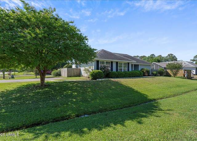 Property at 25 Shamrock Cir, Hilton Head Island, SC 29926, 3 beds, 2 baths