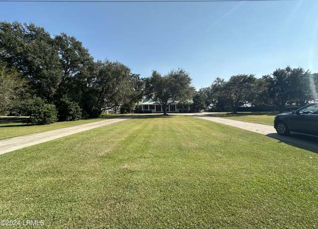 Property at 136 Retreat Plantation, Beaufort, SC 29902, 5 beds, 4 baths