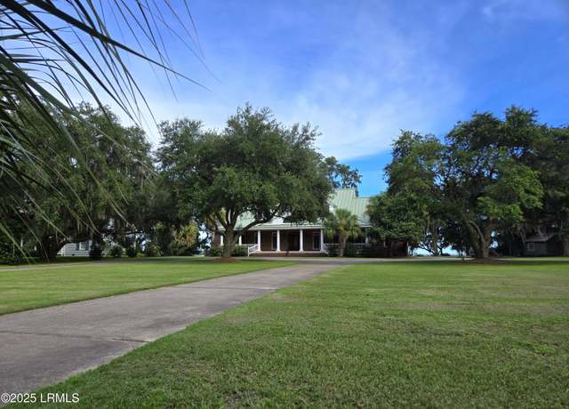 Property at 136 Retreat Plantation, Beaufort, SC 29902, 5 beds, 4 baths