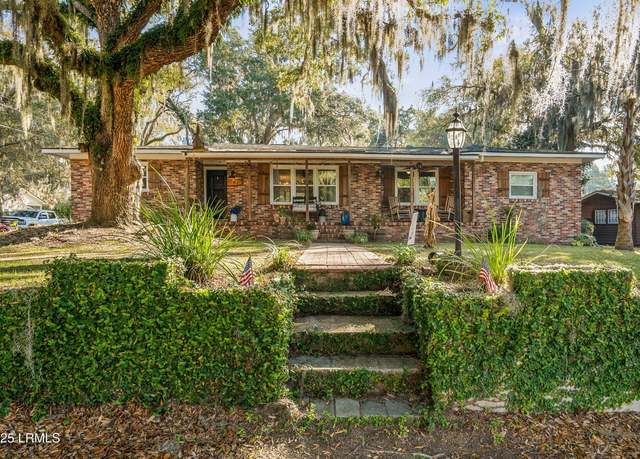 Property at 701 Battery Creek Rd, Beaufort, SC 29902, 3 beds, 2 baths
