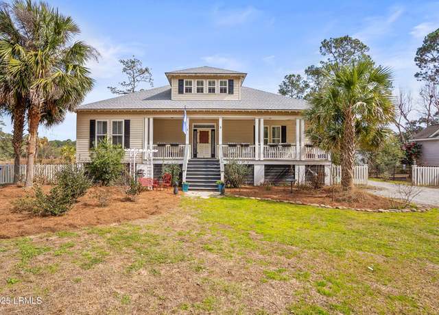 Property at 8 E River Dr, Beaufort, SC 29907, 4 beds, 3.5 baths