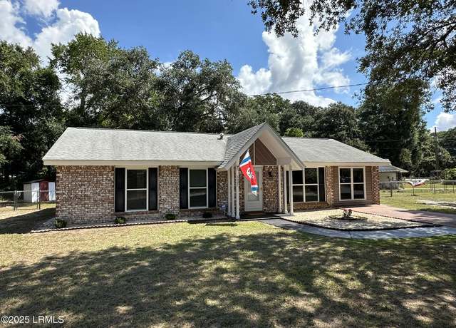 Property at 2607 Harvey Rd, Beaufort, SC 29902, 3 beds, 1.5 baths