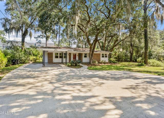 Property at 1711 Narcissus Ln, Beaufort, SC 29902, 4 beds, 2 baths