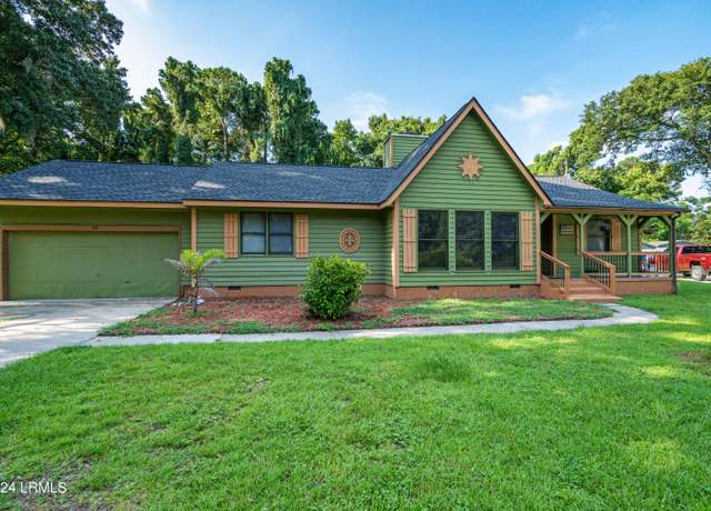 Property at 20 Chesterfield Lake Dr Dr, Beaufort, SC 29906, 3 beds, 2 baths