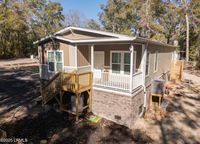 Property at 18 Blythewood Rd, Beaufort, SC 29907, 2 beds, 2 baths