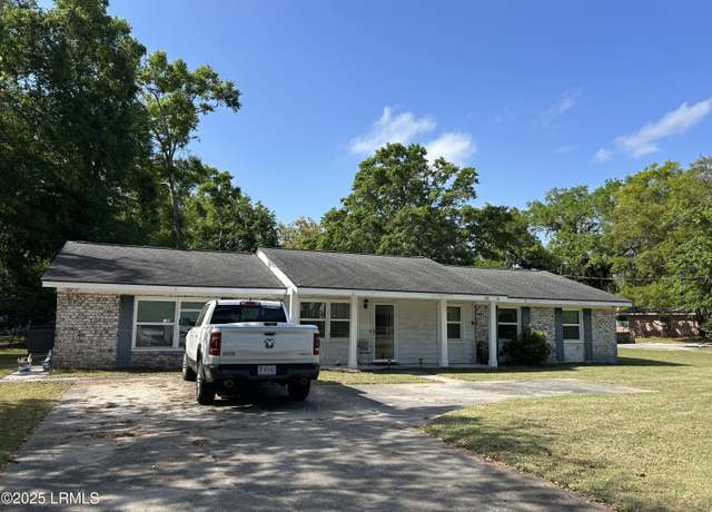 Property at 415 Broad River Dr, Beaufort, SC 29906, 3 beds, 2 baths