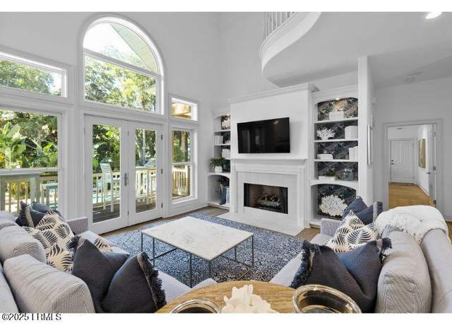 Property at 3 Myrtle Ln, Hilton Head Island, SC 29928, 7 beds, 6.5 baths