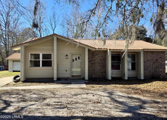 Property at 1986 Pulaski Dr, Beaufort, SC 29906, 3 beds, 1 bath