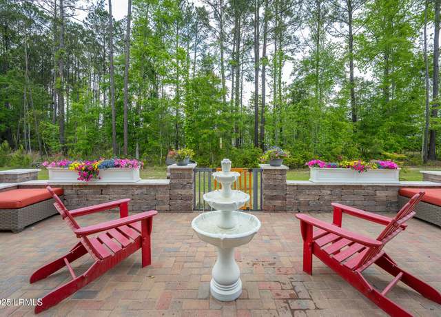 Property at 106 Carolina Oaks Ave, Bluffton, SC 29909, 3 beds, 2 baths