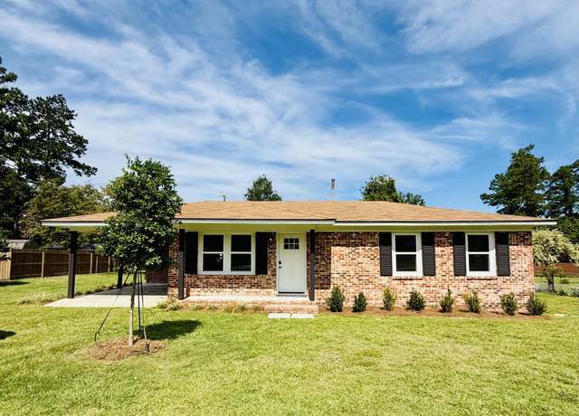 Property at 802 5th St E, Hampton, SC 29924, 3 beds, 1 bath