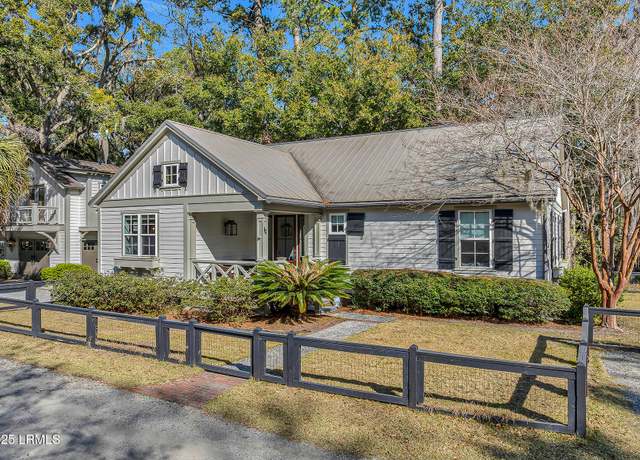 Property at 13 Lawrence St, Bluffton, SC 29910, 3 beds, 3.5 baths