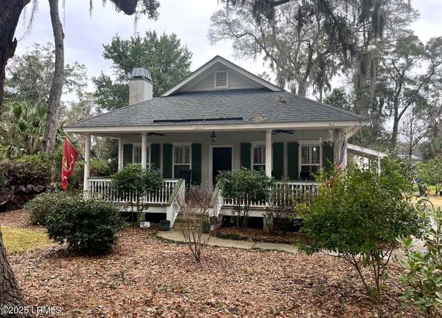 Property at 2215 Wilson Dr, Beaufort, SC 29902, 3 beds, 2 baths