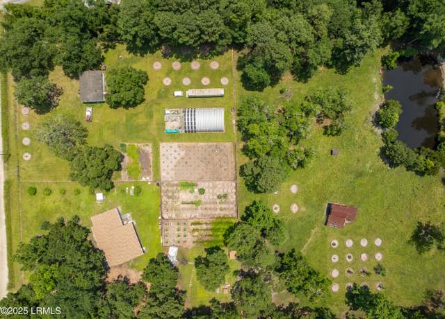 Property at 16 Pritchard Farms Ct, Bluffton, SC 29910, 3 beds, 2 baths