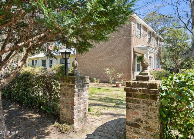 Property at 809 Hamilton St, Beaufort, SC 29902, 5 beds, 2 baths