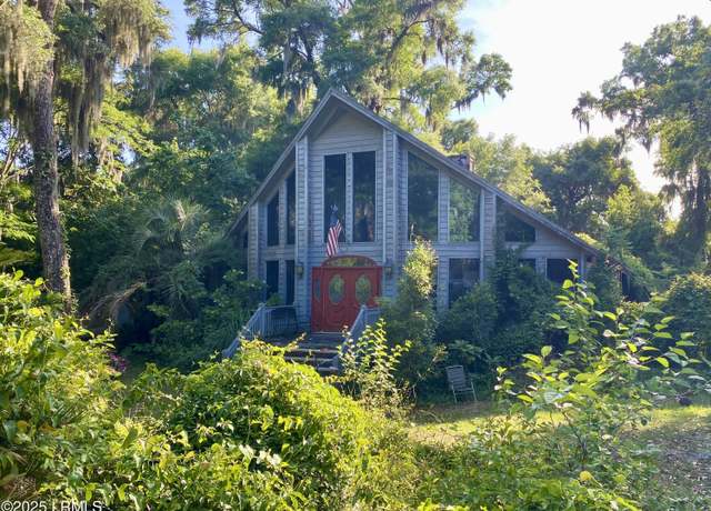 Property at 205 Stuart Town Rd, Beaufort, SC 29902, 3 beds, 2.5 baths