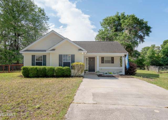 Property at 1 Humbolt Cir, Beaufort, SC 29907, 3 beds, 2 baths
