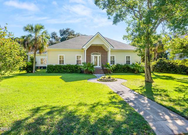 Property at 27 E National Blvd, Beaufort, SC 29907, 3 beds, 3.5 baths