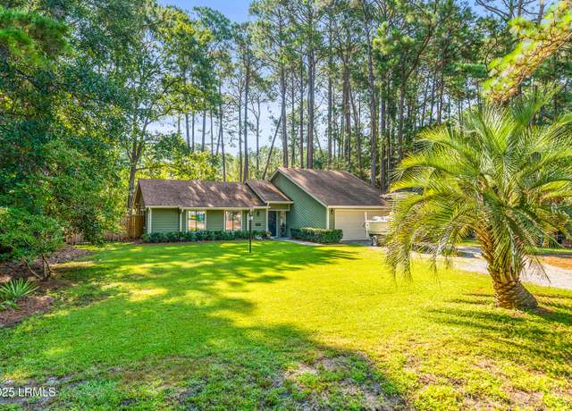 Property at 14 Wade Hampton Dr, Beaufort, SC 29907, 3 beds, 2 baths