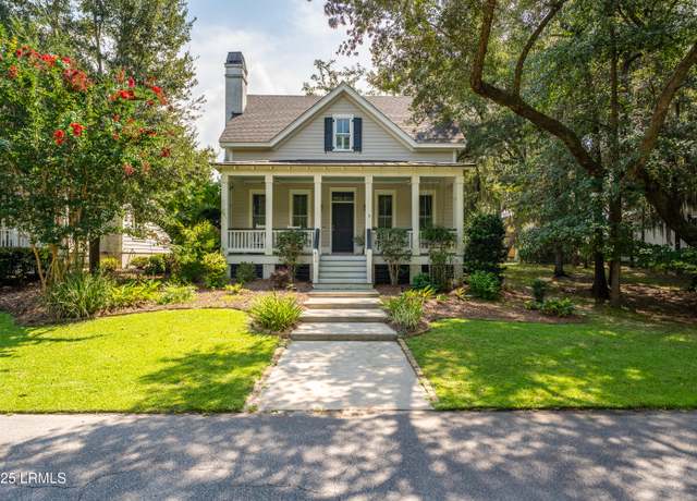 Property at 611 Huguenin Dr, Beaufort, SC 29902, 4 beds, 2.5 baths