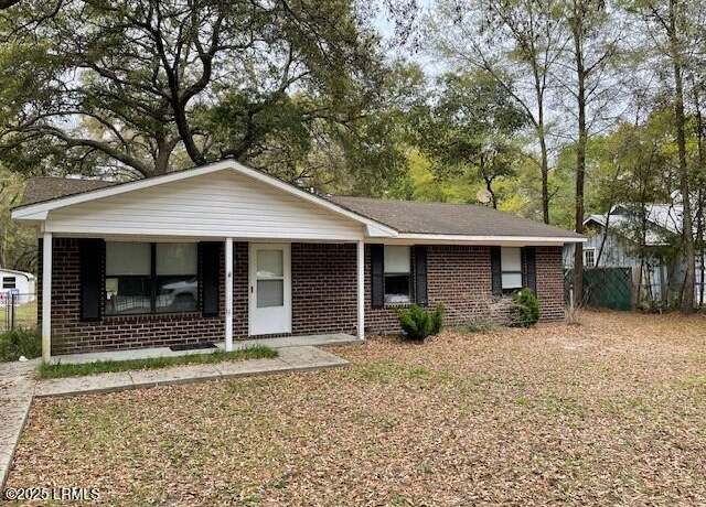 Property at 6 Doe Dr, Beaufort, SC 29907, 3 beds, 1.5 baths