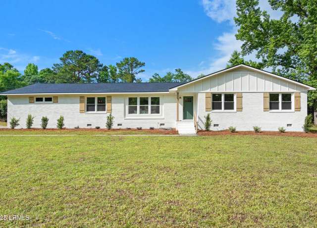 Property at 7 Surf Dr, Beaufort, SC 29907, 4 beds, 2 baths