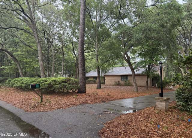Property at 18 Meadowlark St, Beaufort, SC 29907, 3 beds, 2.5 baths