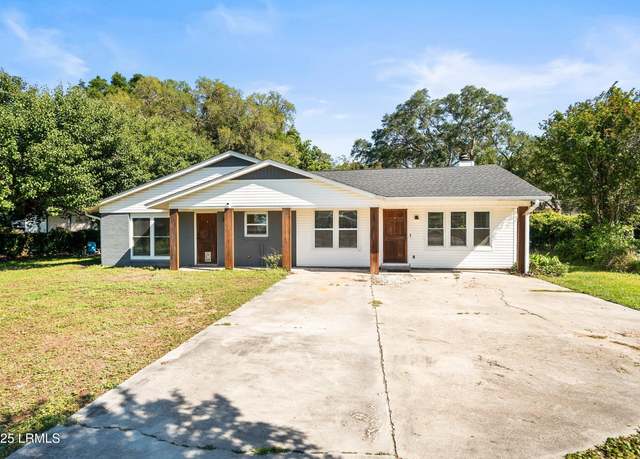 Property at 4013 Shell Point Rd, Beaufort, SC 29906, 3 beds, 2 baths