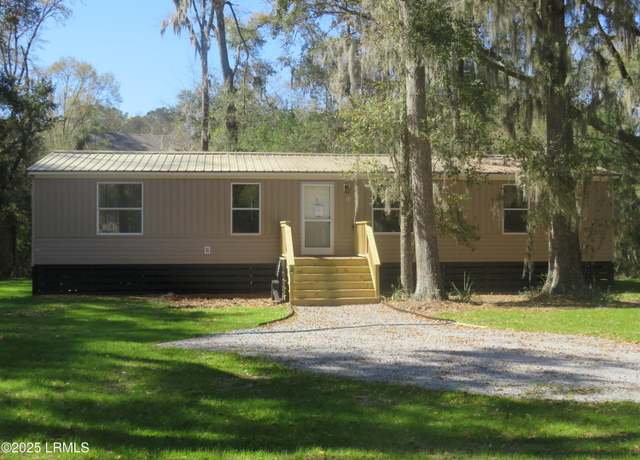 Property at 11 Friendship Ln, Beaufort, SC 29907, 3 beds, 2 baths