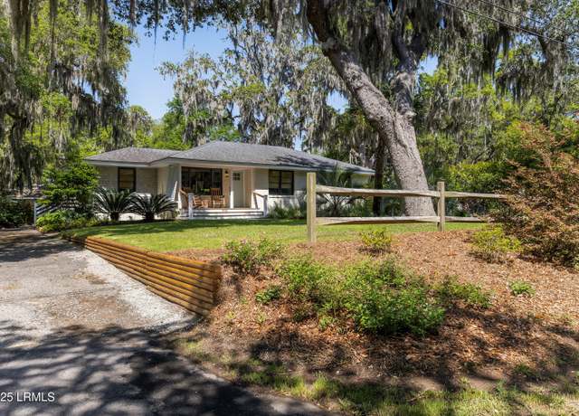 Property at 1402 Church St, Beaufort, SC 29902, 3 beds, 2 baths