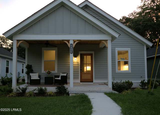 Property at 2013 Lafayette St, Beaufort, SC 29902, 3 beds, 2 baths