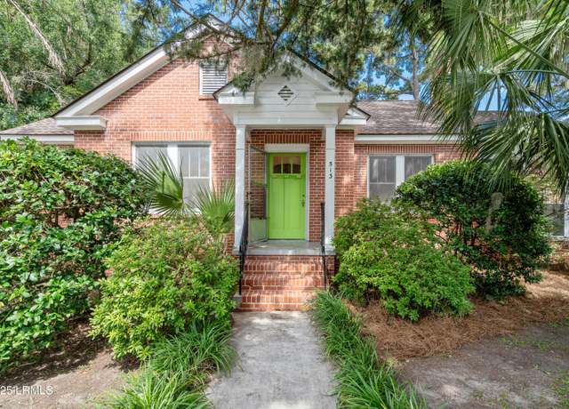 Property at 513 Ribaut Rd, Beaufort, SC 29902, 3 beds, 1 bath
