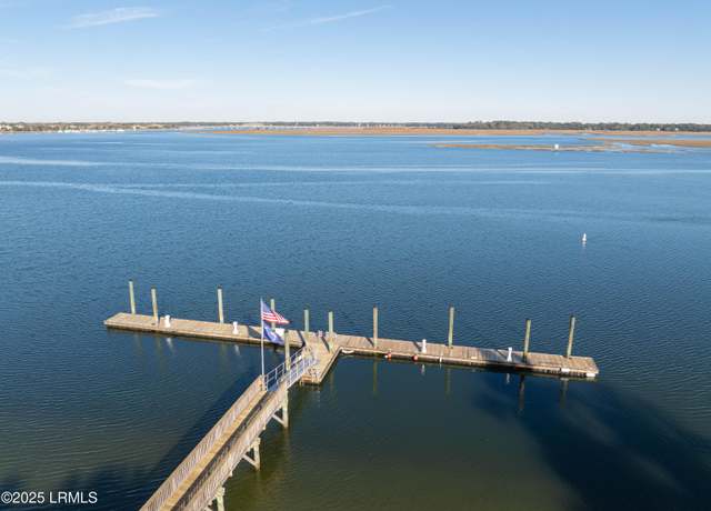 Property at 895 Ribaut Rd #8, Beaufort, SC 29902, 2 beds, 2.5 baths