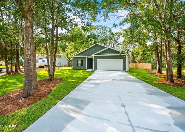 Property at 36 Telfair Dr, Beaufort, SC 29907, 3 beds, 2 baths