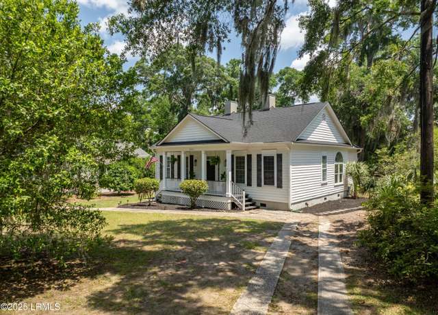 Property at 2211 Wilson Dr, Beaufort, SC 29902, 3 beds, 2 baths