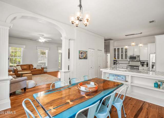 Property at 2211 Wilson Dr, Beaufort, SC 29902, 3 beds, 2 baths