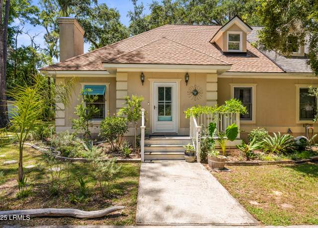 Property at 402 Joshua Ct, Beaufort, SC 29902, 3 beds, 2 baths