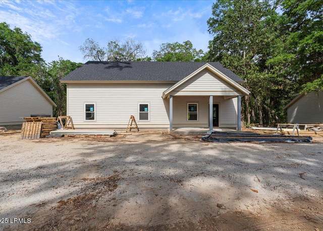 Property at 2021 Lafayette St, Beaufort, SC 29902, 3 beds, 2 baths