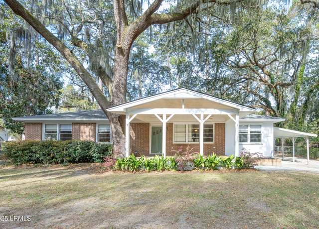 Property at 510 Center Dr W, Beaufort, SC 29902, 4 beds, 2.5 baths