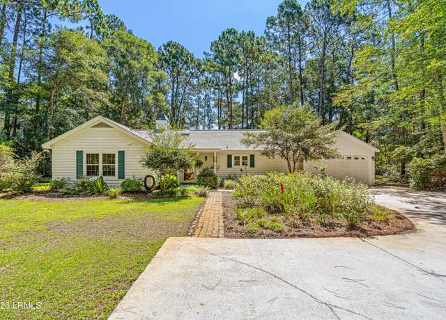 Property at 34 Thomas Sumter St, Beaufort, SC 29907, 3 beds, 2 baths