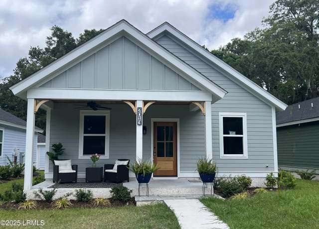 Property at 2013 Lafayette St, Beaufort, SC 29902, 3 beds, 2 baths