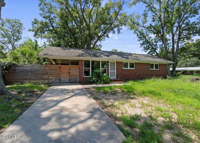 Property at 1808 Fifth St, Beaufort, SC 29902, 3 beds, 1 bath