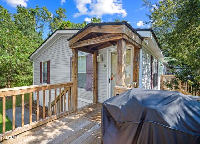 Property at 5 Luray St, Bluffton, SC 29910, 3 beds, 2 baths